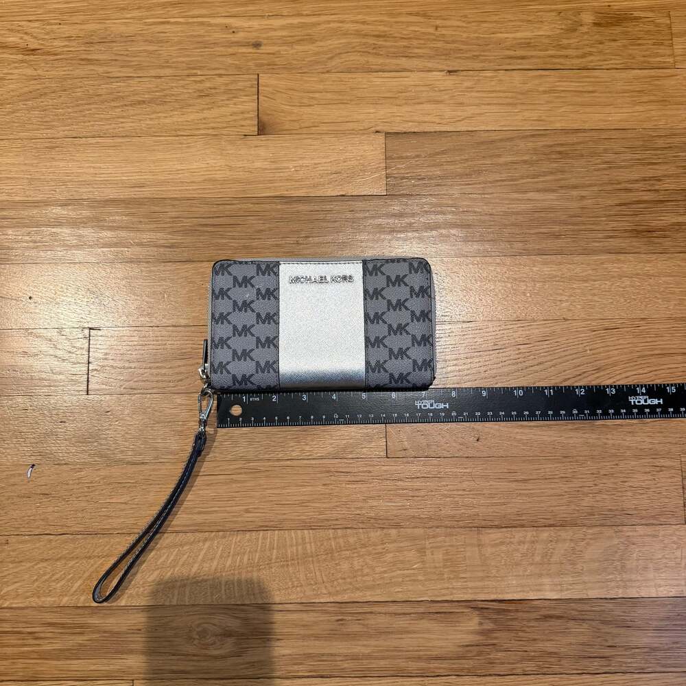 Michael Kors Jet Set Travel Zip Wristlet Wallet